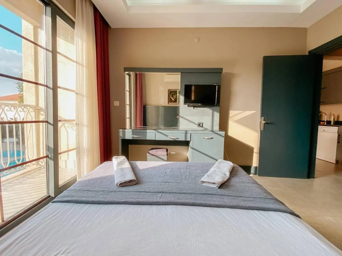 Oeluedeniz 1+1 Modern Summerhouse With Swimming Pool Fethiye